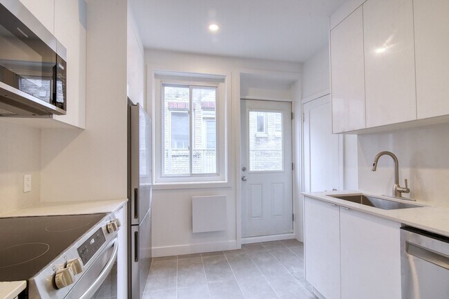 Building Photo - 4890 Queen Mary Road Unit 0012A