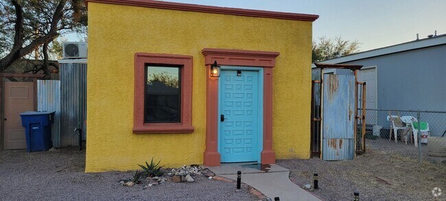 Building Photo - Cute 1940s Adobe 1 BR near Bike Path, Barr... Rental