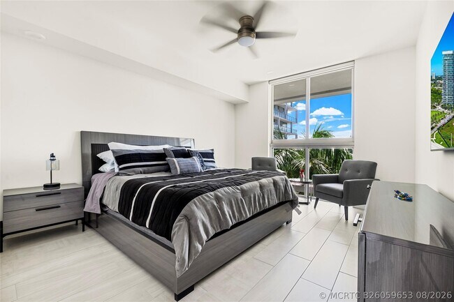 Photo - 2000 Metropica Wy Unit 216