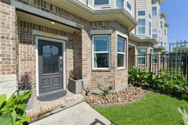 Photo - 2020 McGowen St Condo Unit S