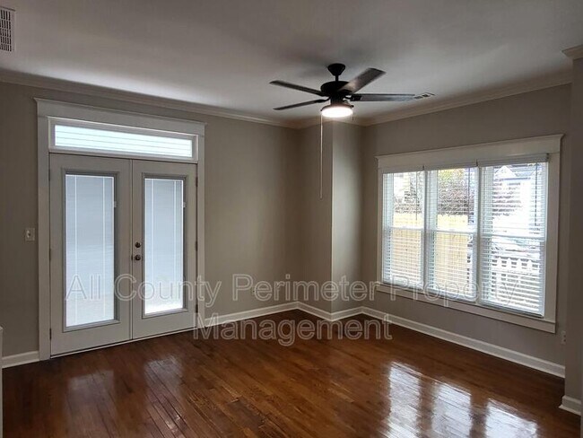 Photo - 320 Harden St SE