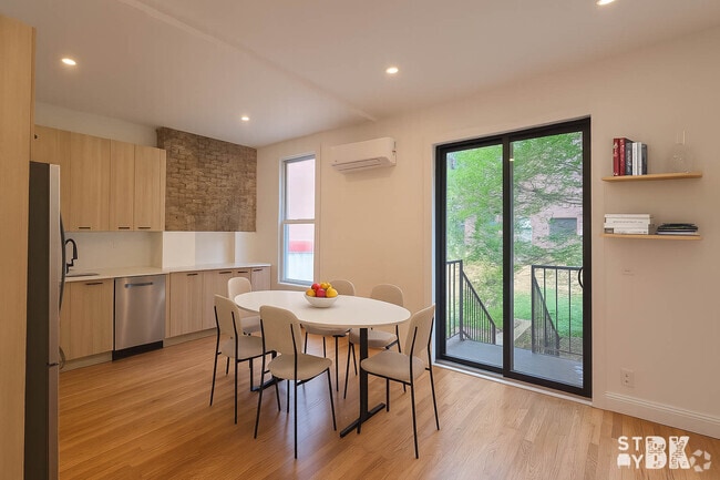 Building Photo - 275 Nassau Ave Unit 1 Rental