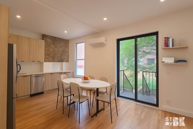 Building Photo - 275 Nassau Ave Rental