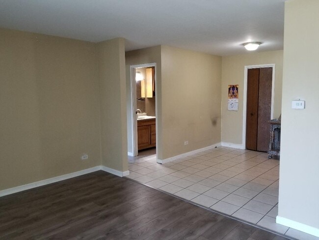 Building Photo - 12817 Carriage Ln Unit 8