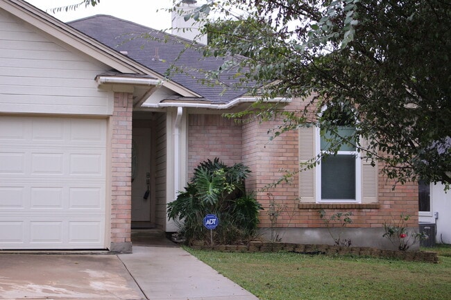 Building Photo - Open Floor Plan - Minutes to the Austin Ai... Rental