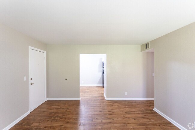 Newly Renovated Oak View Apartments