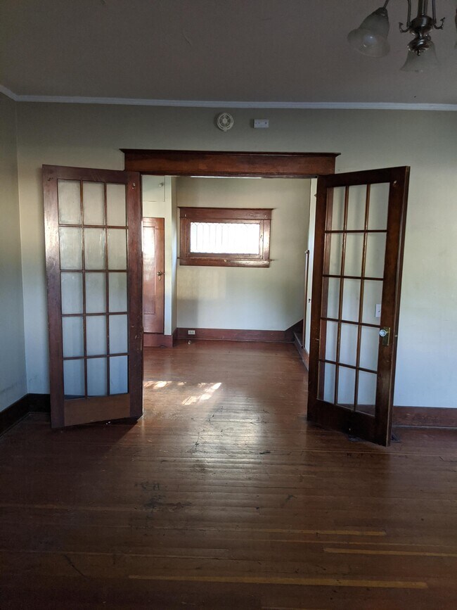 Photo - 1055 E Isaacs Ave