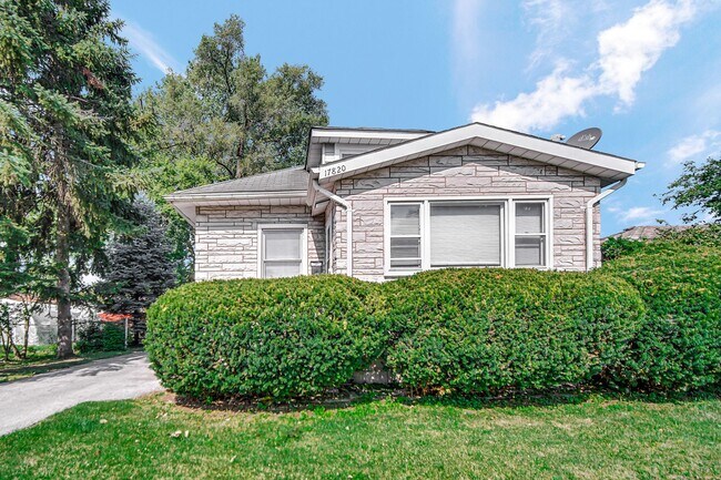 Photo - 2 Bedroom, 1 Bathroom House for Rent!