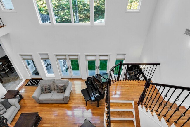 10 Bay Woods Dr