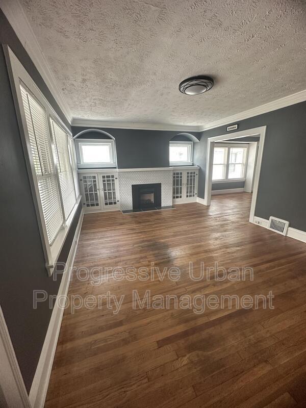 1337 W 106th St