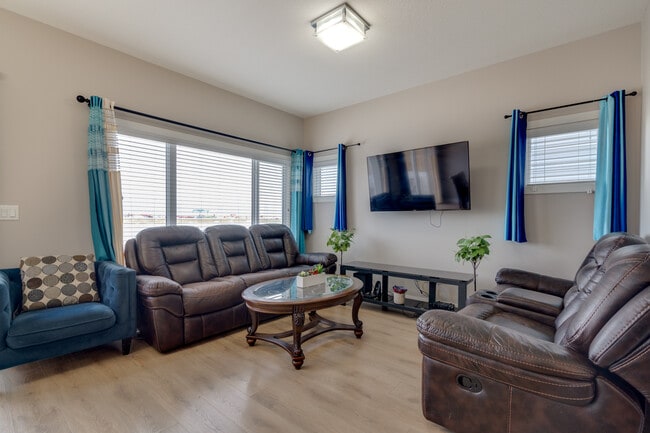 Photo - 3850 Gee Cres