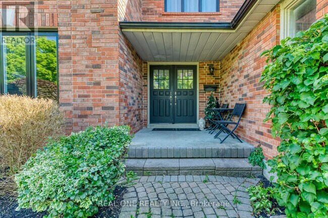 Photo - 524 Blenheim Cres