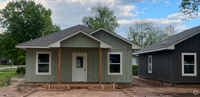 Building Photo - 214 N 13th St Rental