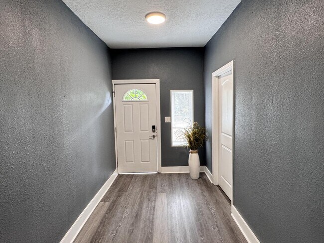 Photo - 1216 E 33rd Ave