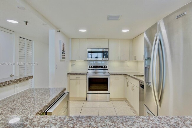 Photo - 20850 San Simeon Way Unidad 506-5