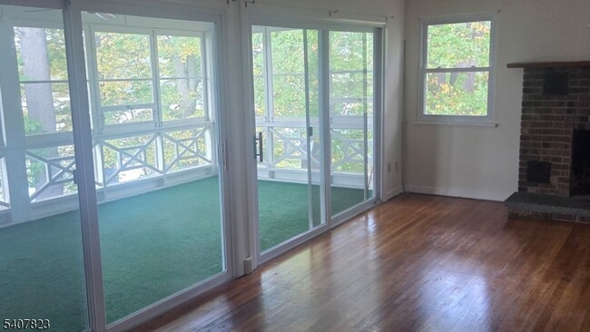 Photo - 304 Lake Shore S