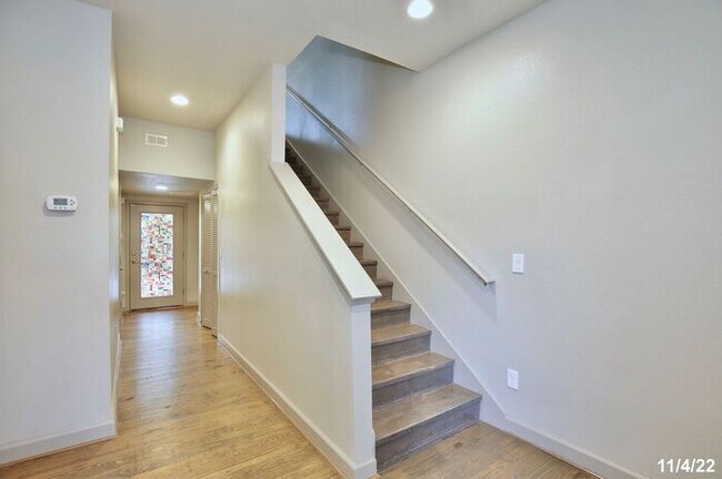 Photo - Beautiful 4/4.5 Home with 2 Car Garage in the Heart of Mills-Orlando!