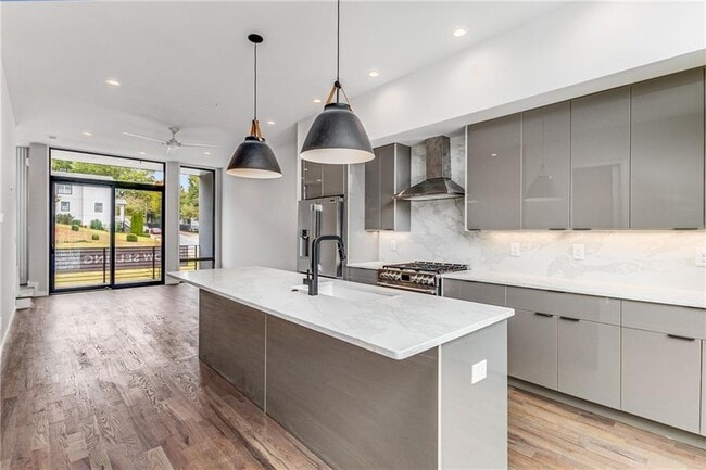 Photo - 105 Georgia Ave SE