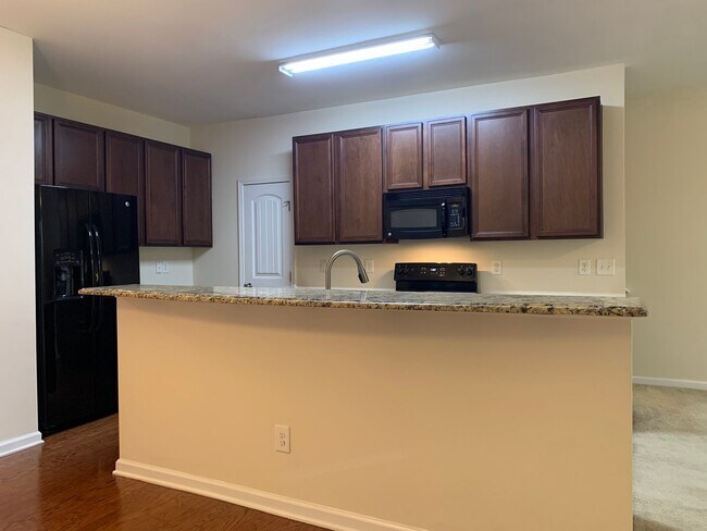 Photo - Beautiful 3 Bedroom Townhome in Raleigh ne...