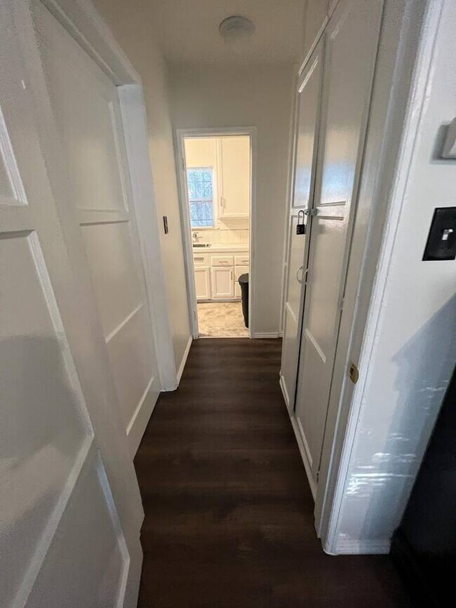 Photo - 8236 Crenshaw Blvd Apartamentos