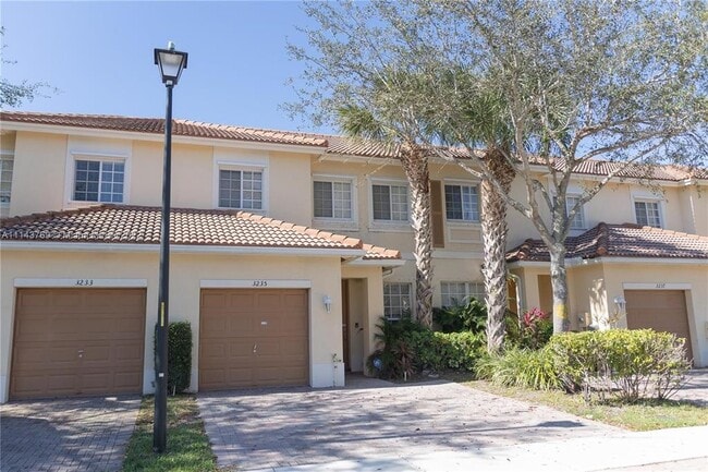 Building Photo - 3235 NW 31st Ter Rental