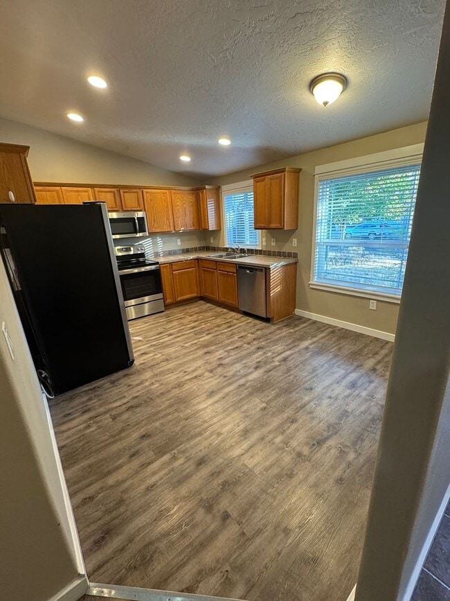 Photo - Gorgeous 4 bedroom, 2 bath, Albany