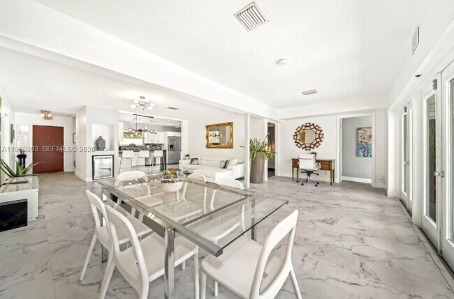 Photo - 909 N 13th Ct