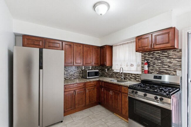 Photo - 8 Van Nostrand Ave