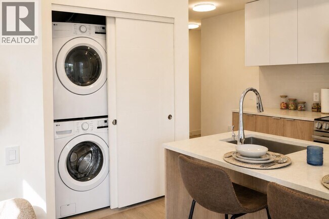 245 Bewicke Ave Unit 208