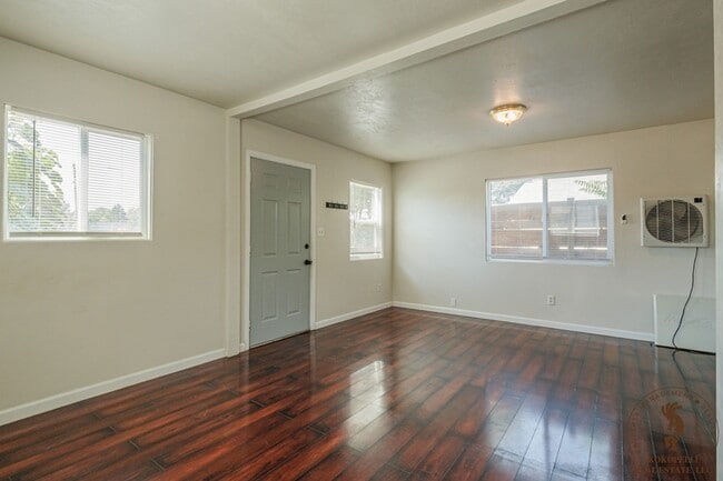 Photo - 540 W 8th St
