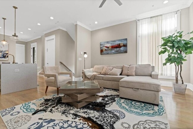 Photo - 971 Laurel Ct NE