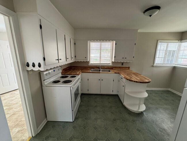 Photo - North Augusta Ranch with Tons of Natural Lighting!