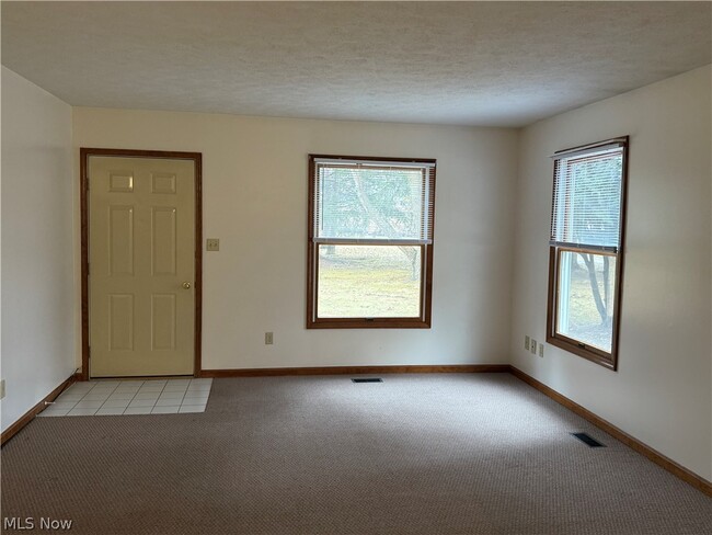 Photo - 4044 Mogadore Rd