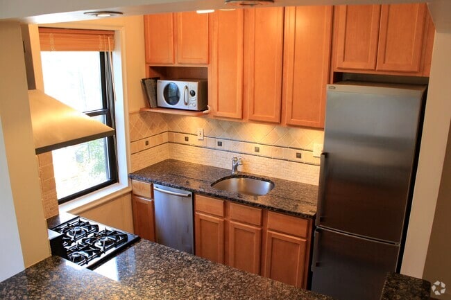 Building Photo - 180 E Hartsdale Ave Unit #3M Rental