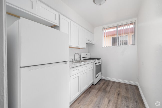 Studio - 325SF - Kitchen