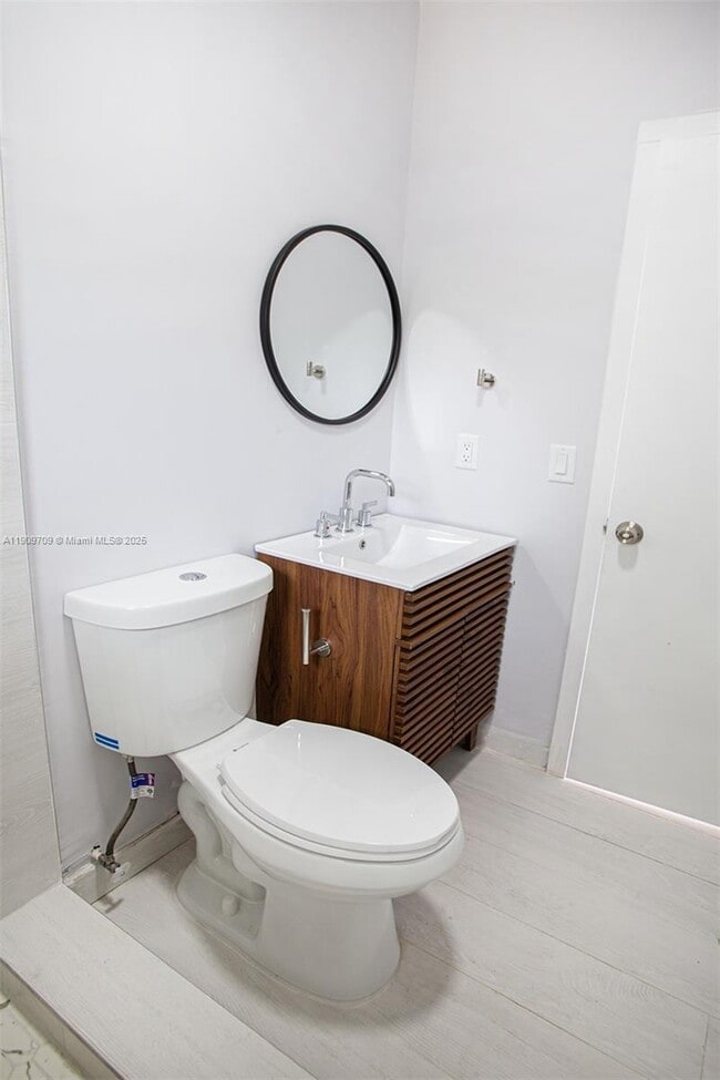 Photo - 2424 NW 7th Ct Unit 2