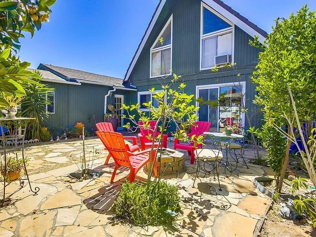 Building Photo - Private Furnished Bedroom for Rent – Near SDSU
Comfortable and fully furnished private bedroom a... Unit Room 1