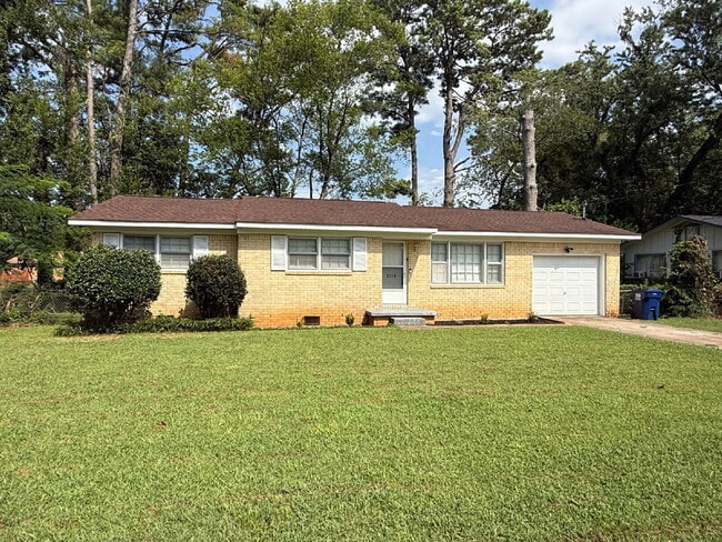 "Charming 3-Bed Home with Beautiful Hardwood Floors on Euclid Road!"