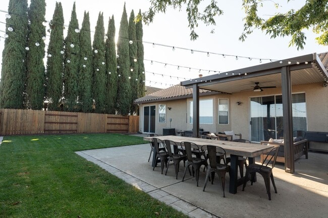 Photo - Stunning 3 Bedroom 2 Bath Home