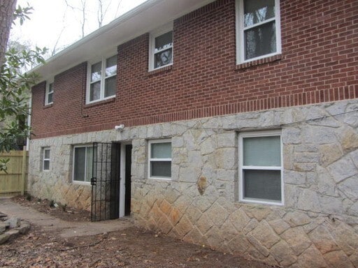 Building Photo - Get half off 1st Month's Rent!