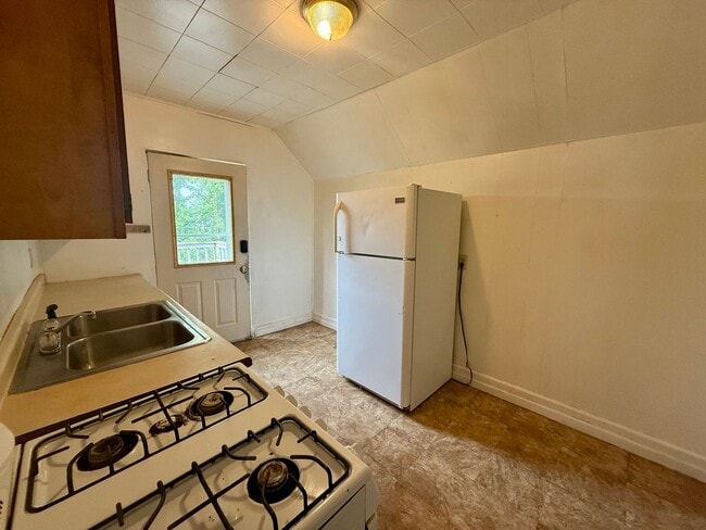 201 E 1st St Unit B