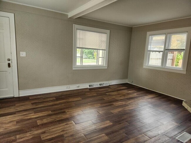 Photo - 200 Gold Ave NW