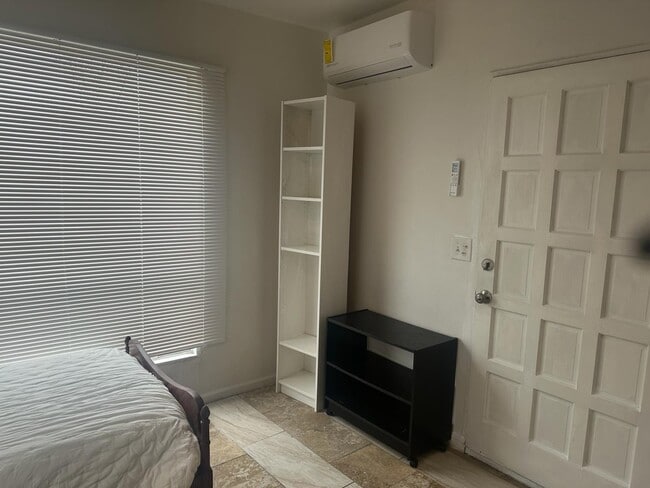 651 N Goodman St Unit 4