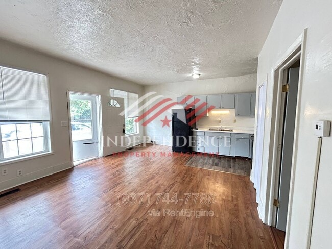 Building Photo - 4702 Bryant Ave Unit 1