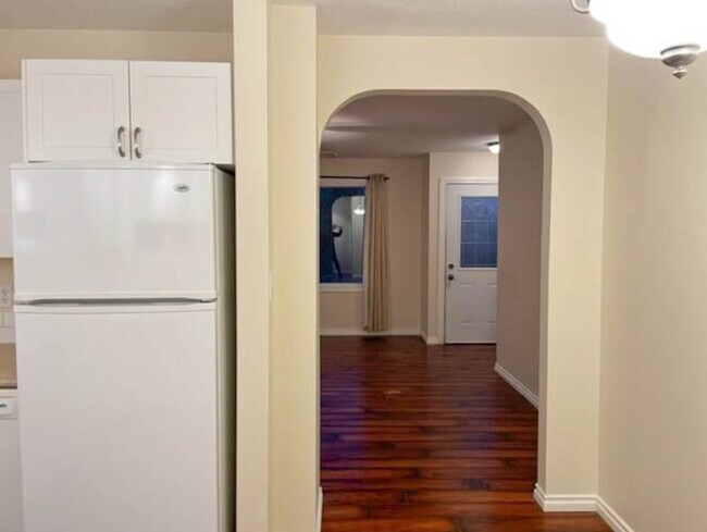 Photo - 8420-8495 95 Ave