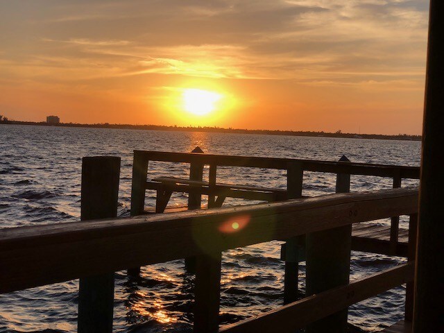 Muelle de pesca - 3225 E Riverside Dr Unidad 61F