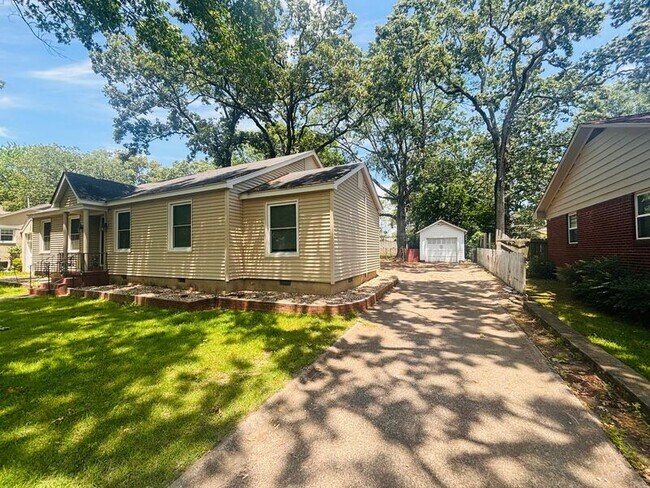 Photo - 305 Dooley Rd