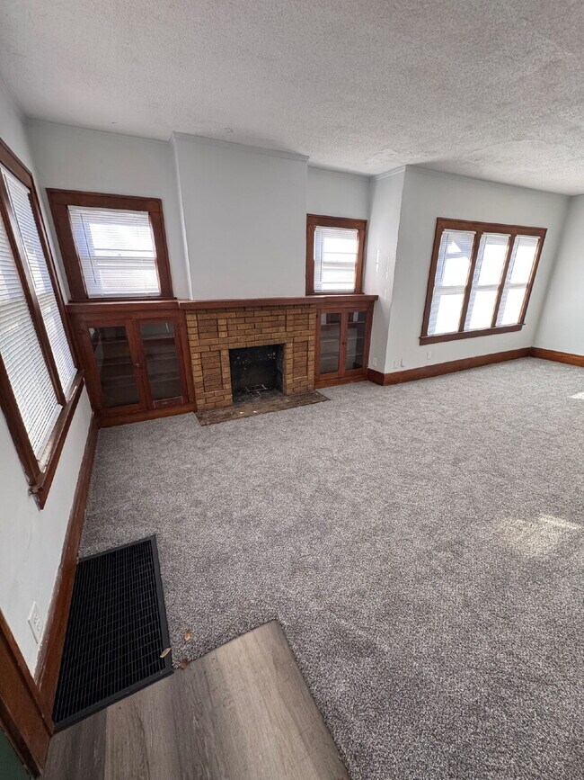 341 N Grove Dr