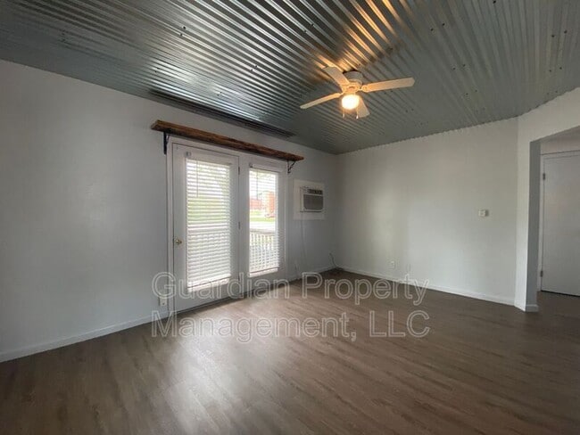 Photo - 519.5 W 7th St