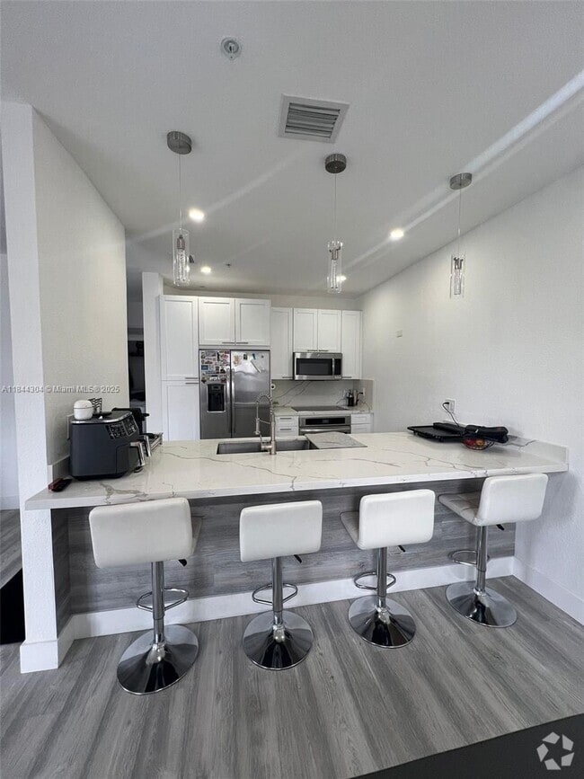 Building Photo - 10630 NW 88th St Unit 201 Rental